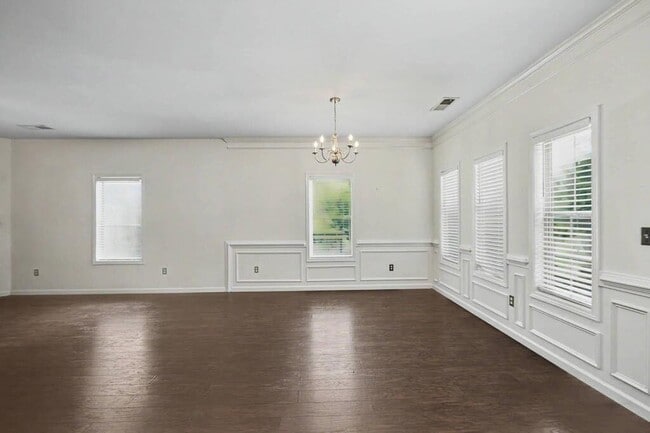 Building Photo - 2150 Waterford Park Dr