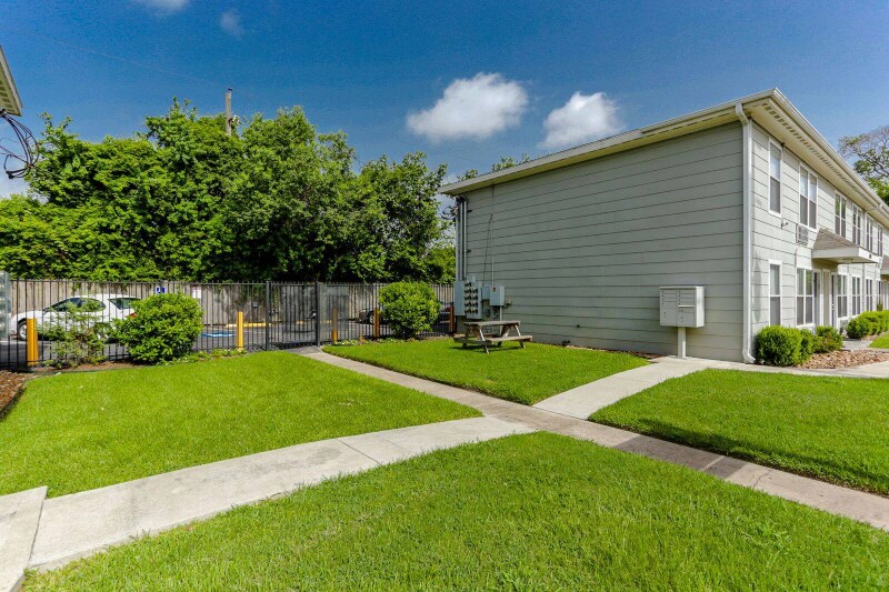 Building Photo - 3803 Hardy St