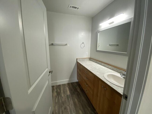 Building Photo - 705N US-191