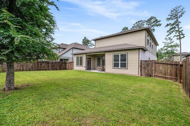 Building Photo - 14261 Lake Lodge Dr