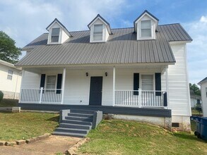 Building Photo - College- 204