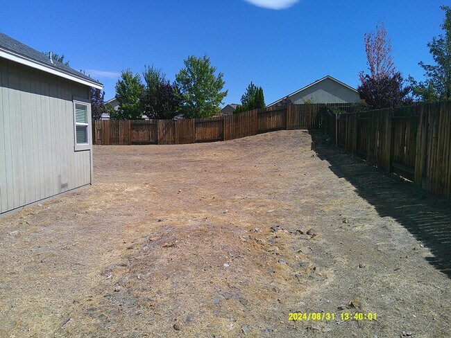 Building Photo - Newly Updated Single Story 4 BR + Office, 2.5 Bath and 3 Car