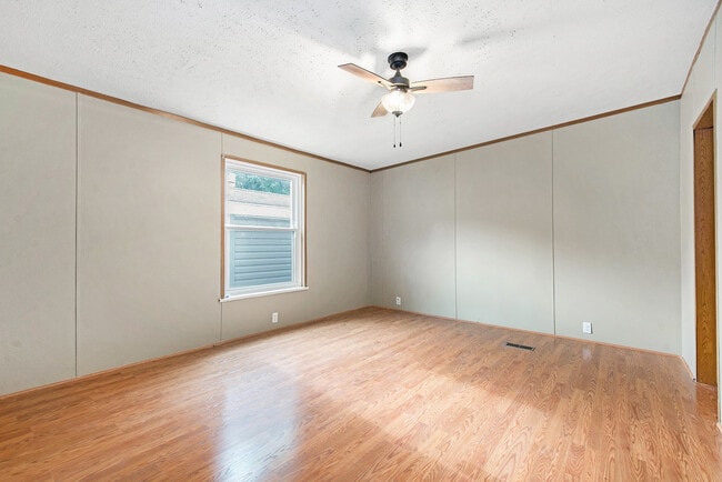 Building Photo - 356 Burr Oak Ln