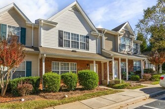 Building Photo - Highly desired modern 2 bedroom 2.5 bath t...