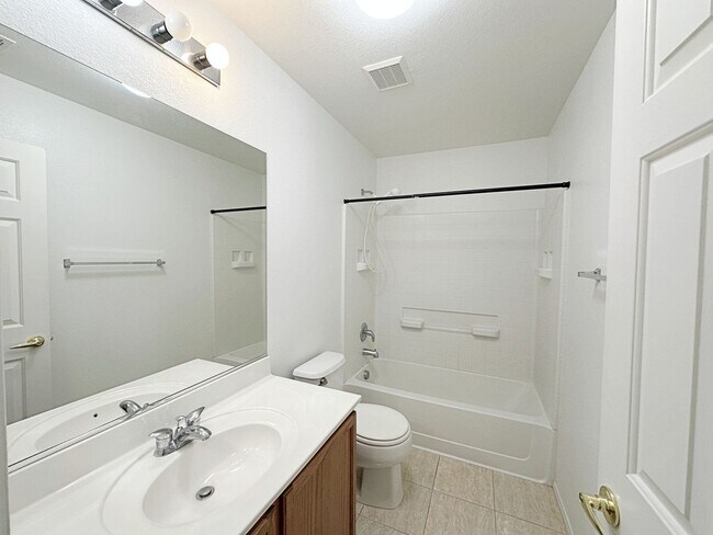 Building Photo - 3 BEDROOM + LOFT HOME IN GATED COMMUNITY I...