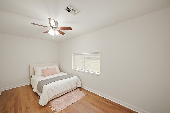 Building Photo - 411 Pickford Dr