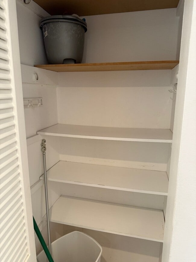 Building Photo - 910 Beau Dr