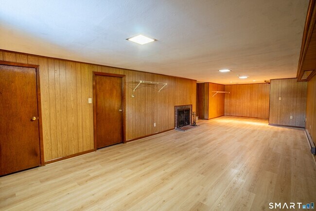 Building Photo - 501 Lambert Rd