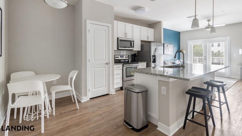 Building Photo - 215 Hunters Lk Wy