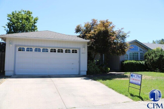 Primary Photo - 3 Bedroom 2 Bath Single Family Home with 2...