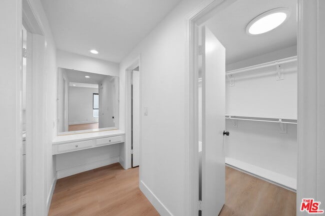 Building Photo - 4444 Wilshire Blvd