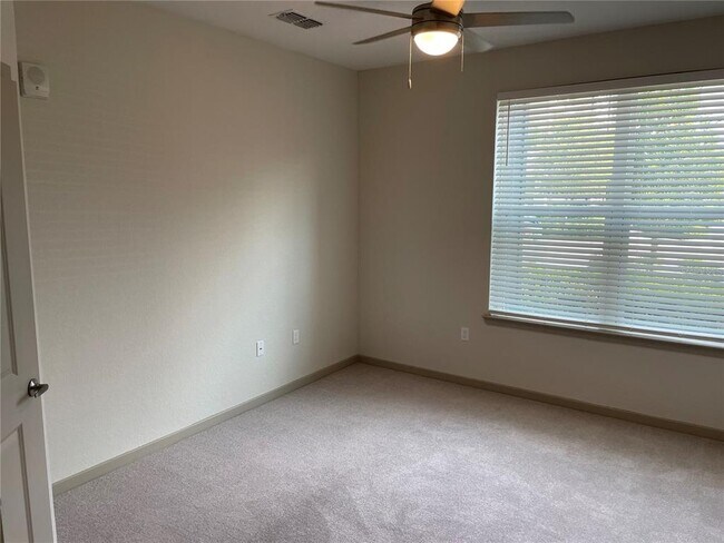 Building Photo - 8498 Telfair Dr