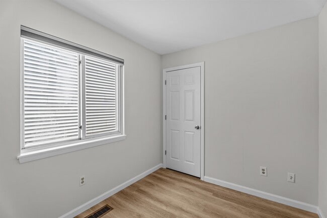 Building Photo - 336 Winfield Ave