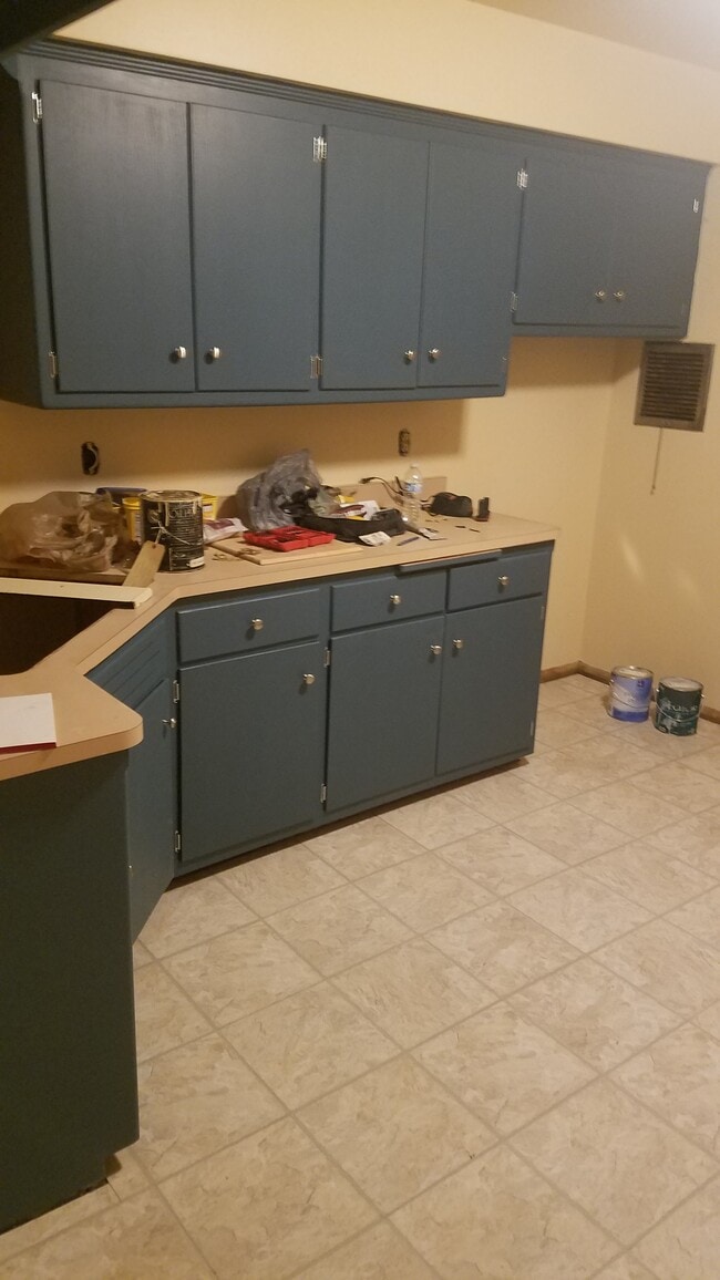 KIT - 2123 S 108th St