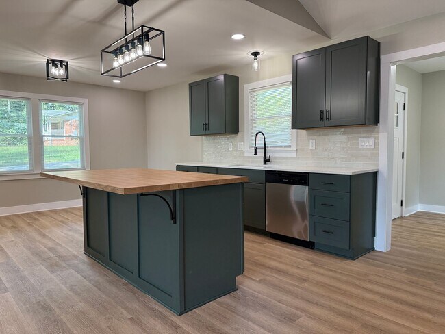 Building Photo - **Coming Soon**Completely Renovated Corner Lot Near Downtown Greenville
