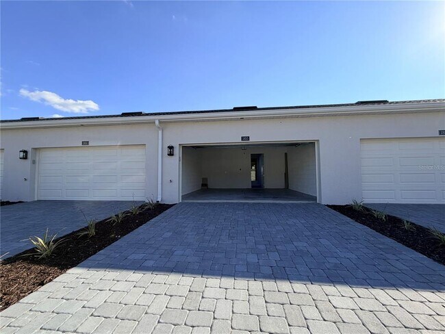 Building Photo - 1855 Pinecliff Dr