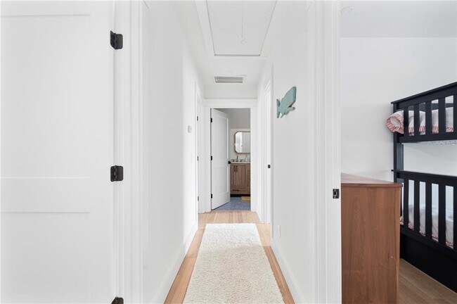 Building Photo - 69 Connection St