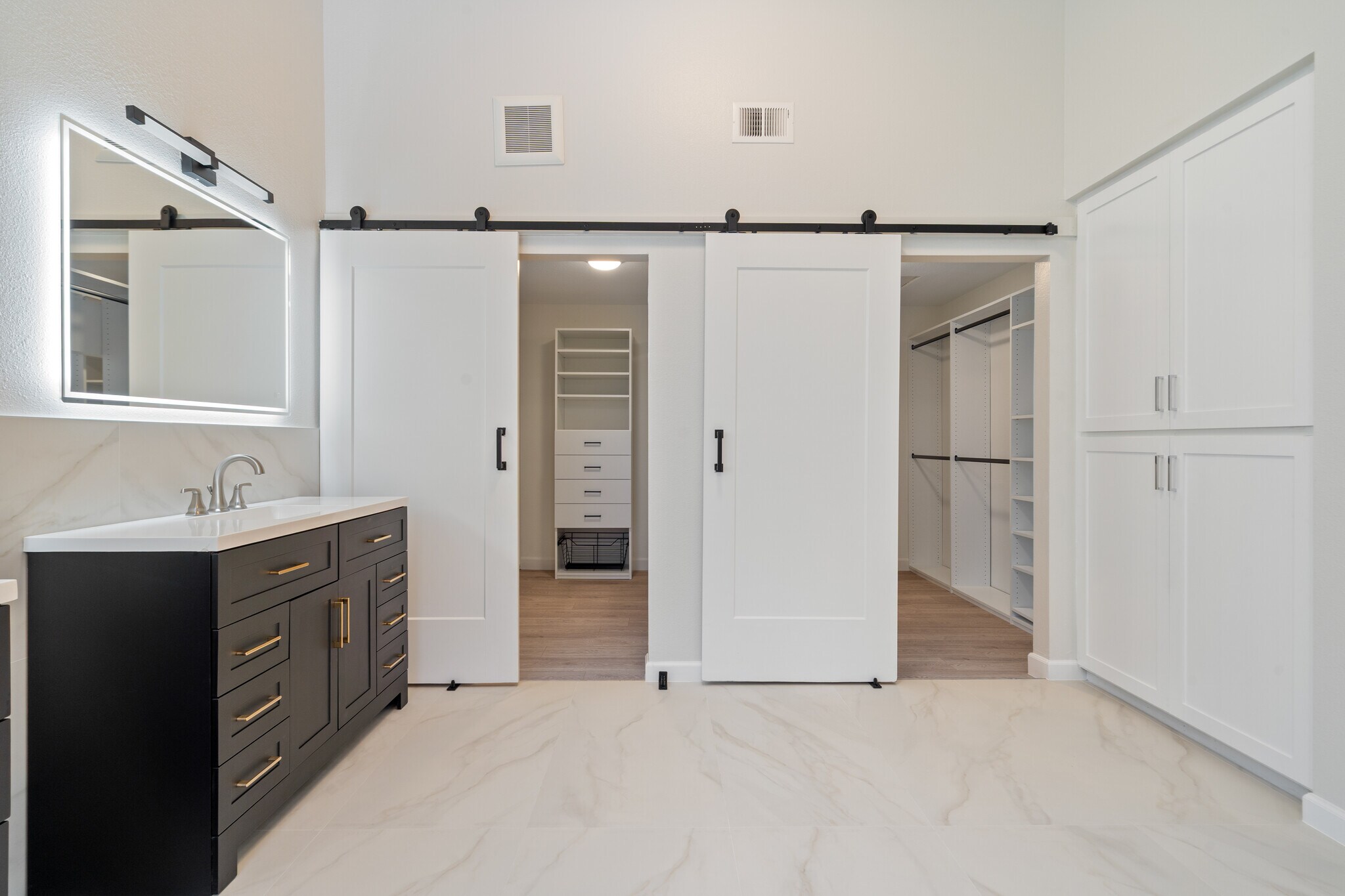 Building Photo - 6143 Lake Lindero Dr