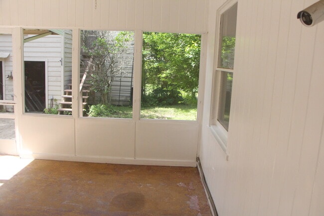 Building Photo - 2370 Harrison Ave