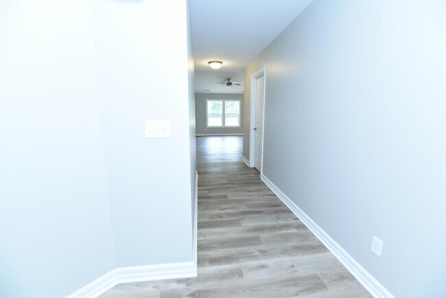 Building Photo - 1750 Meadowlark Ln