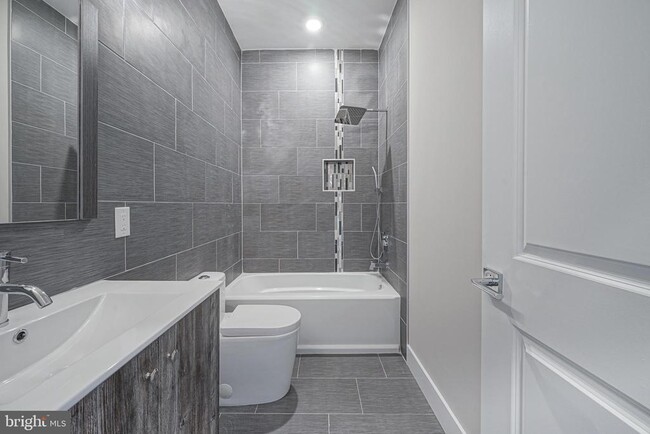 Building Photo - 758 N Uber St