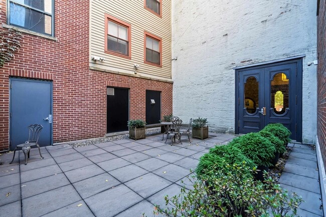 Building Photo - 222 Montgomery St