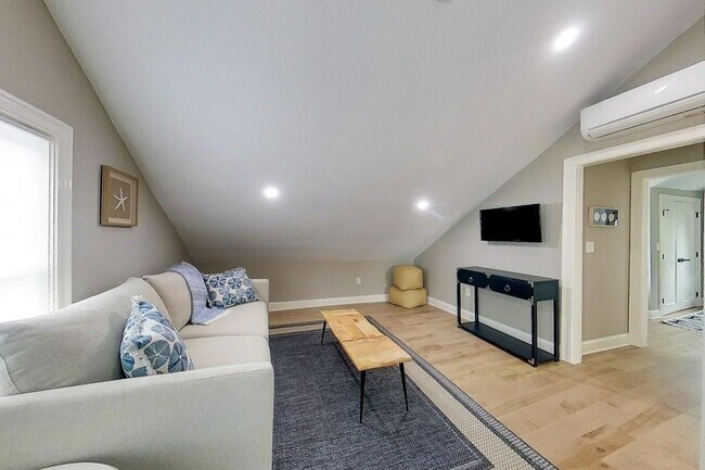 Building Photo - 30 Prospect Hill St