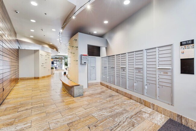 Building Photo - Park Place - 1 bed/1.5 bath/bonus room - Pearl District Condo w/NEW paint/bedroom carpet/parking/...