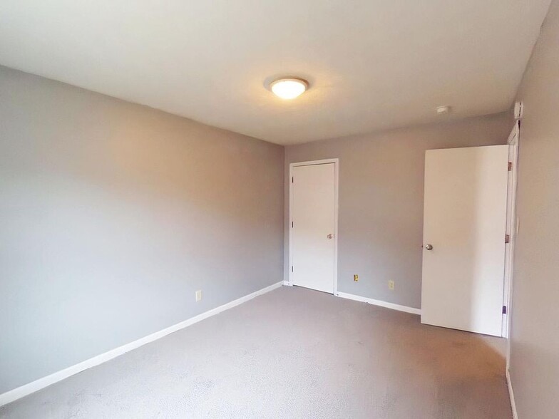 Building Photo - 7545 Fox Fern Dr