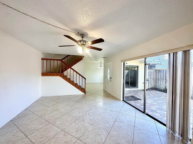 Building Photo - 208 Lake Arbor Dr