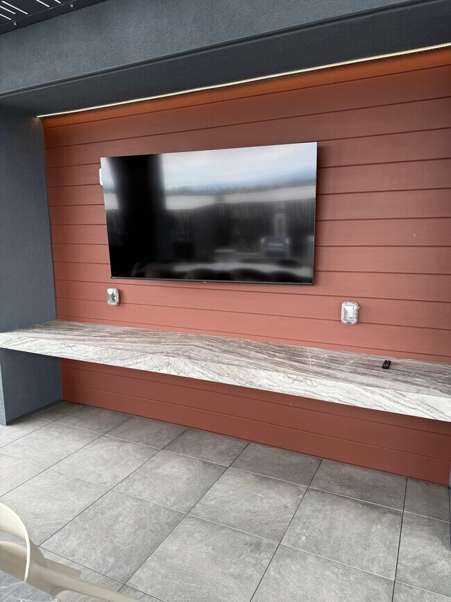 Building Photo - $4,800 / 3 BR – LUXURY TOP-FLOOR UNIT IN WARM SPRINGS WITH RESORT-STYLE AMENITIES