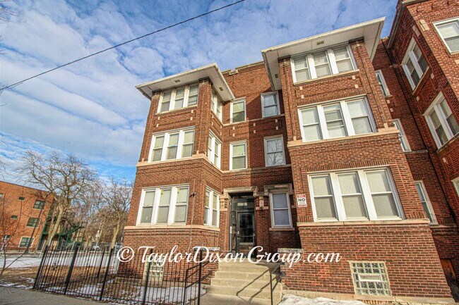 Building Photo - 6607 S Greenwood Ave