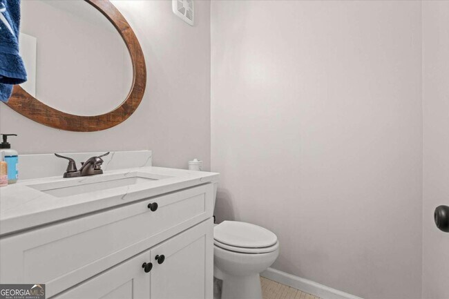 Building Photo - 541 N White St