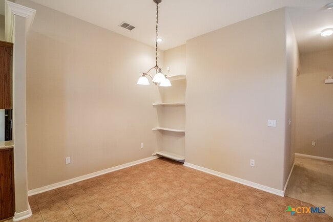 Building Photo - 304 Yosemite Dr