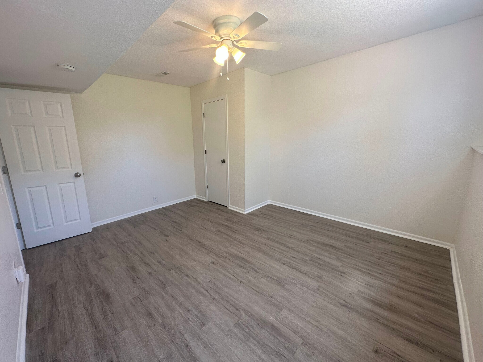 Building Photo - 1417 La Chateau Dr