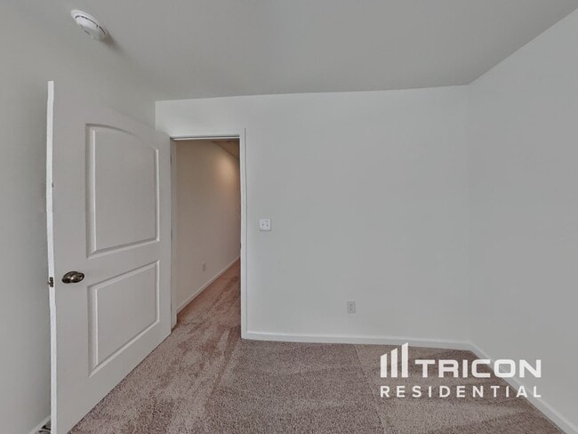 Building Photo - 156 Millbrook Dr