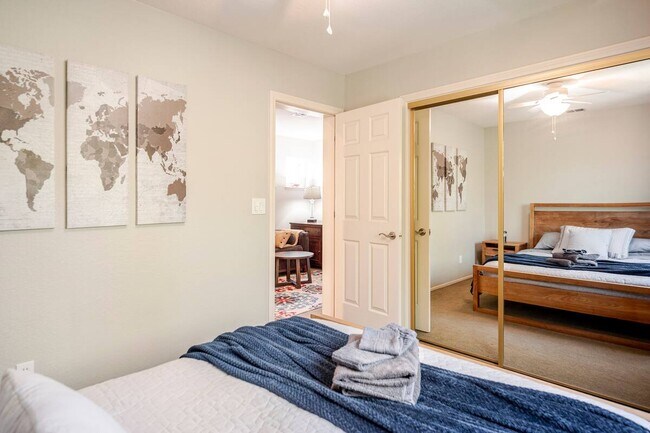 Building Photo - 8169 Sedona Sunrise Dr