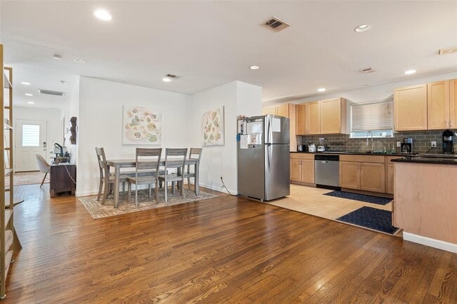 Building Photo - 3504 Speedway