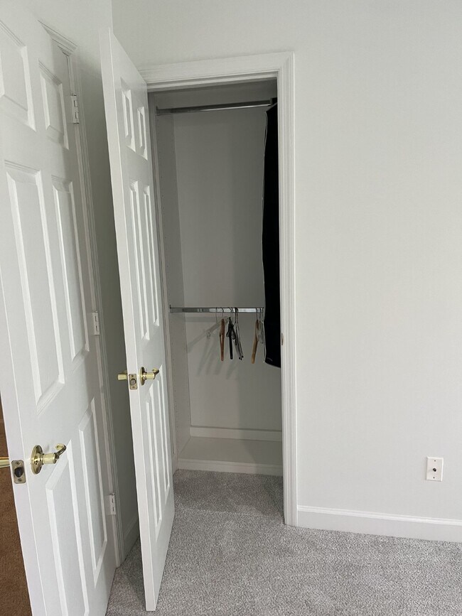 Building Photo - 1622 Brentwood Pointe