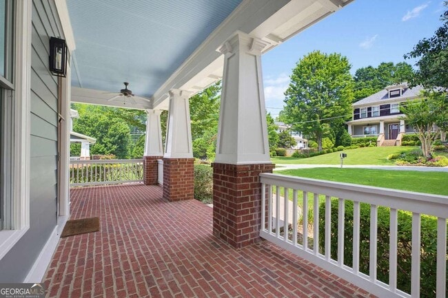 Building Photo - 1452 Woodland Hills Dr NE