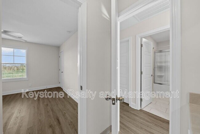 Building Photo - 105 Mace Ln