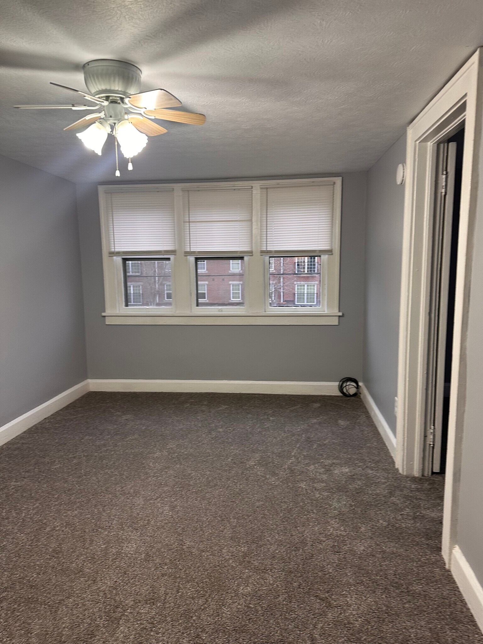 Building Photo - 1841 E 5th St