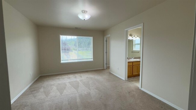 Building Photo - 3 Bedroom, 2.5 Bathroom house!!