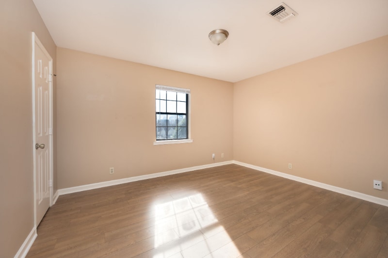 Building Photo - 102 Academy Square