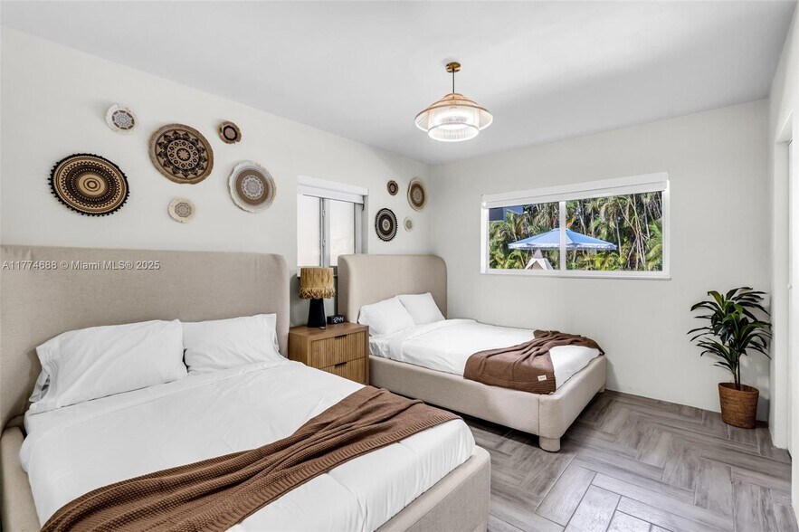 Building Photo - 535 N Biscayne River Dr