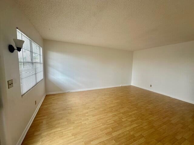 Building Photo - 3063 Ainslie Dr