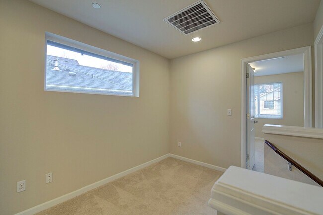 Building Photo - 4Bd/2.5Ba Lynnwood House