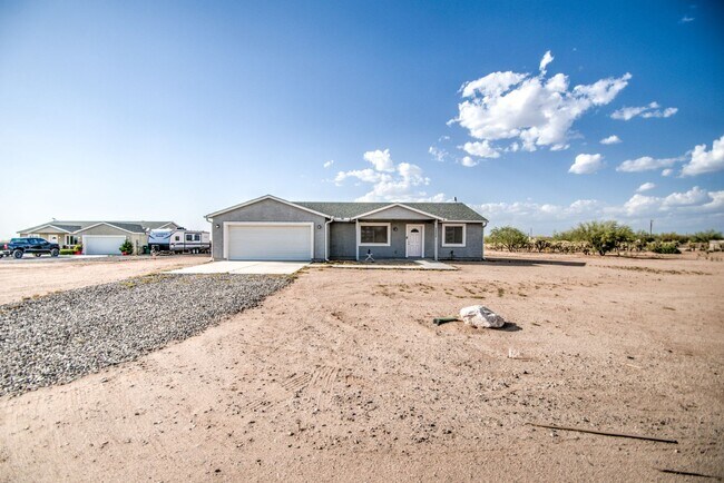 Primary Photo - Large 1 + Acre Lot with 3 bedroom home in ...
