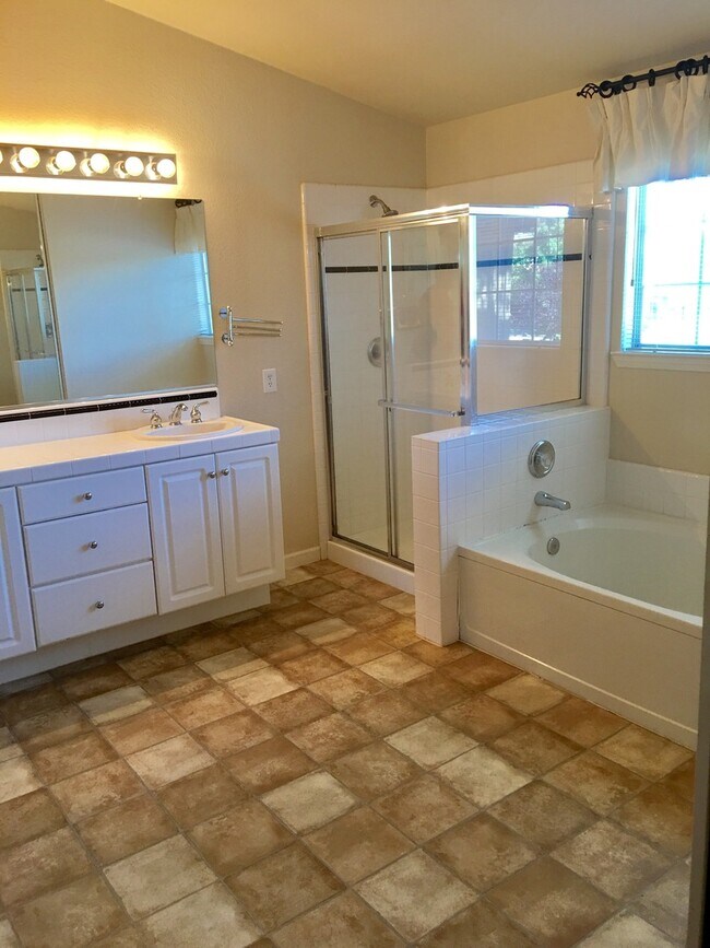 Building Photo - Large, Dog Friendly Rocklin Home with a View!