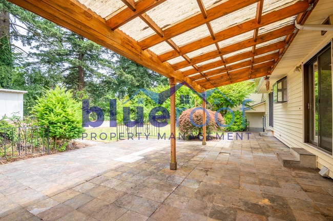 Building Photo - 13333 SE Mill St